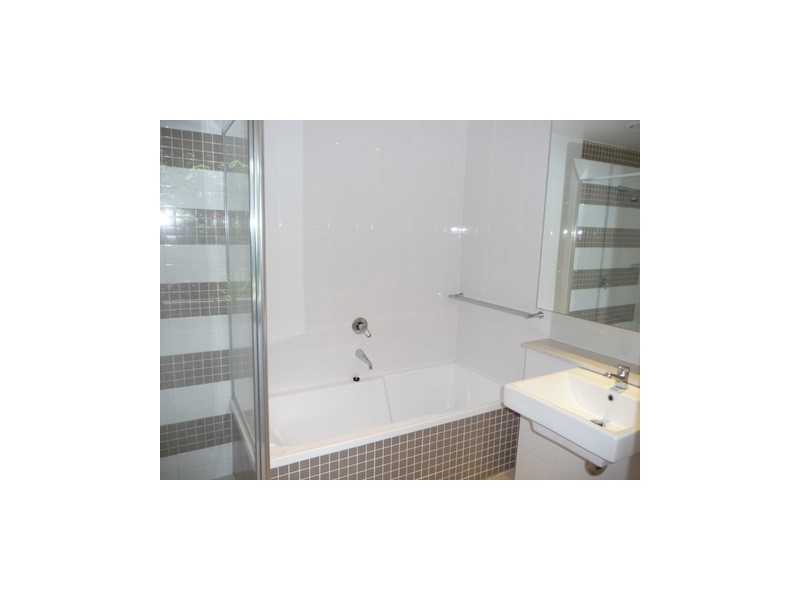 208/3 Como Crescent, Southport QLD 4215