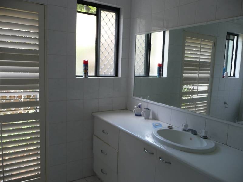 25 Golden Crescent, Southport QLD 4215