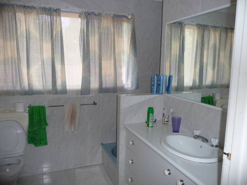 25 Golden Crescent, Southport QLD 4215
