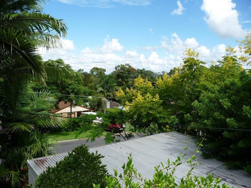 25 Golden Crescent, Southport QLD 4215