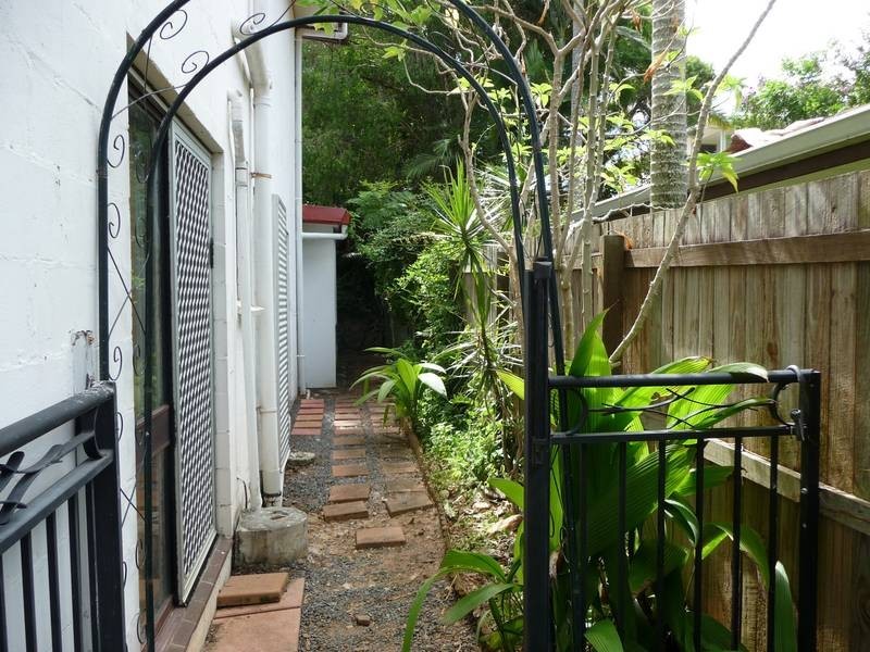 25 Golden Crescent, Southport QLD 4215