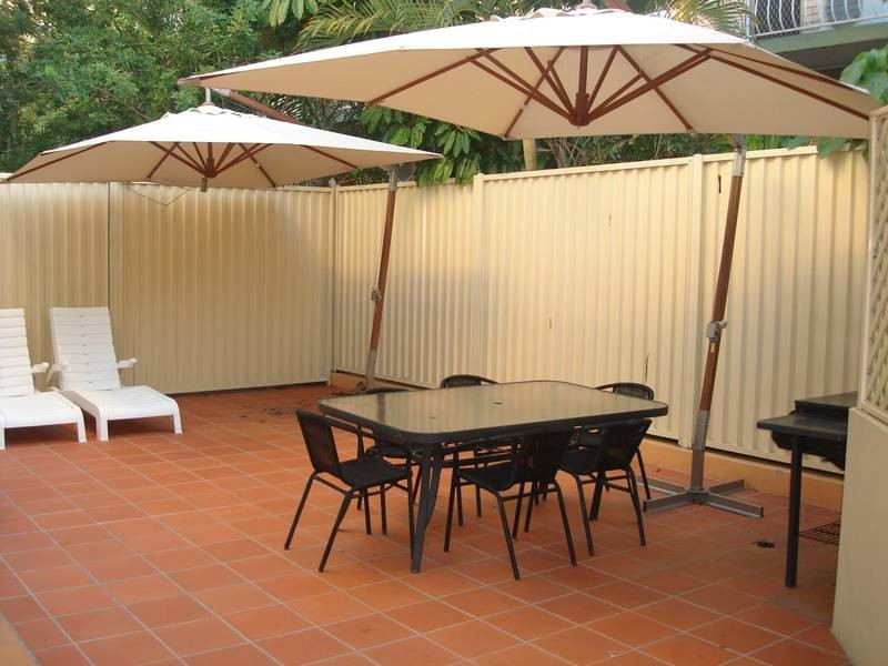 10 Genoa Street, Surfers Paradise QLD 4217