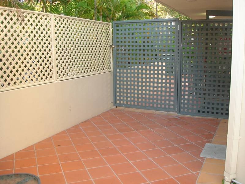 10 Genoa Street, Surfers Paradise QLD 4217