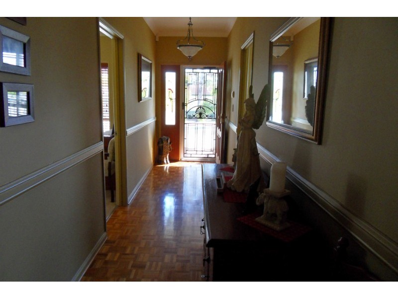 46 Crescent Avenue, Hope Island QLD 4212