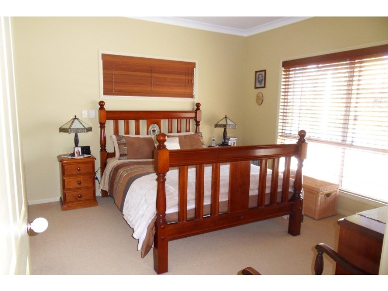 46 Crescent Avenue, Hope Island QLD 4212