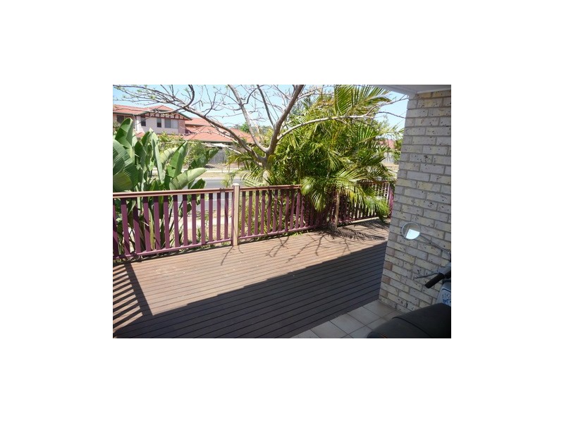 1/70 Brown Street, Labrador QLD 4215