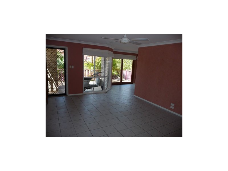 1/70 Brown Street, Labrador QLD 4215