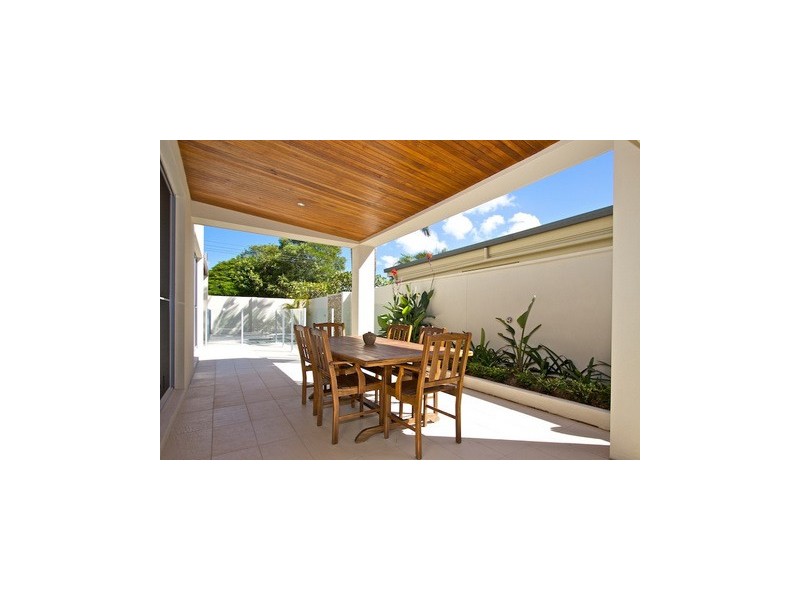 11 Yacht Street, Southport QLD 4215