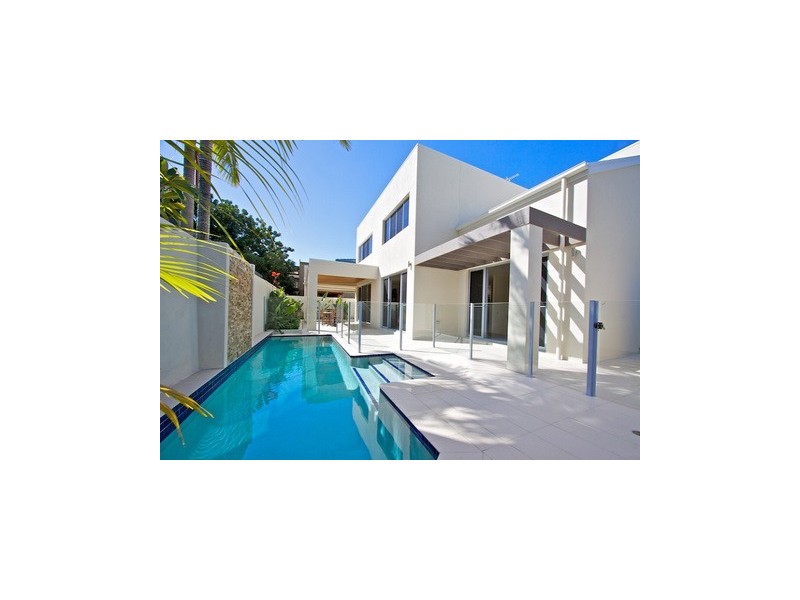 11 Yacht Street, Southport QLD 4215