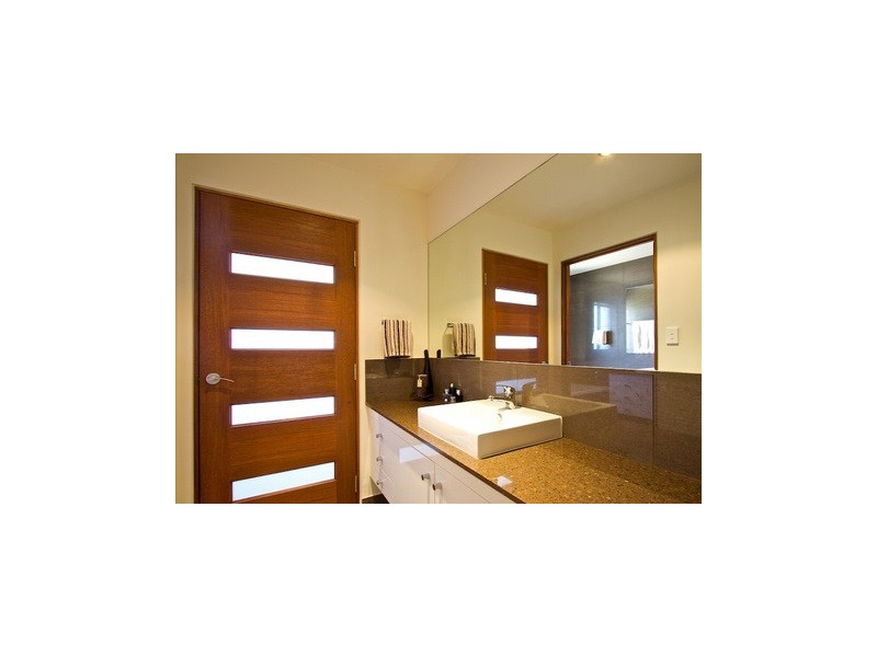 11 Yacht Street, Southport QLD 4215