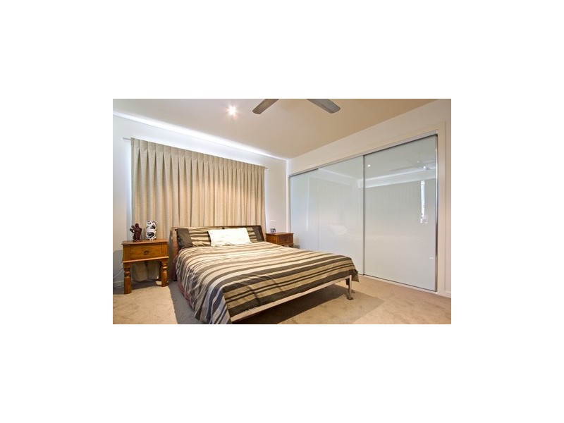 11 Yacht Street, Southport QLD 4215