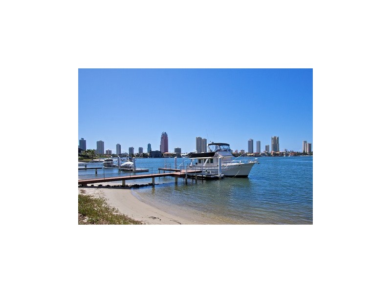 11 Yacht Street, Southport QLD 4215