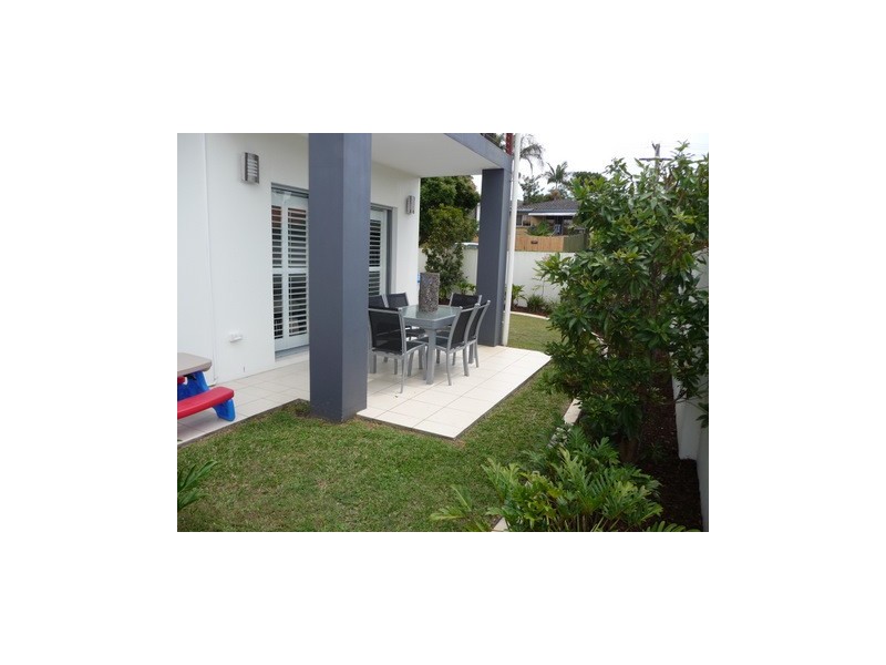 2/2 The Glen, Southport QLD 4215