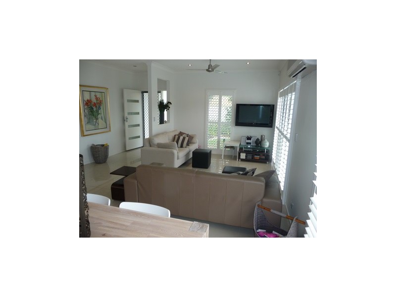 2/2 The Glen, Southport QLD 4215