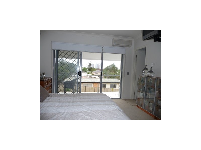 2/2 The Glen, Southport QLD 4215