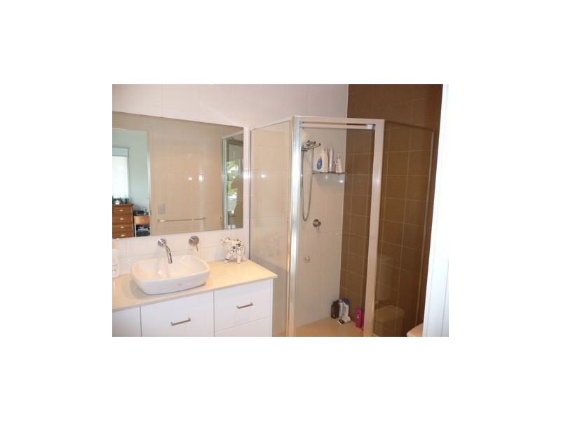 2/2 The Glen, Southport QLD 4215