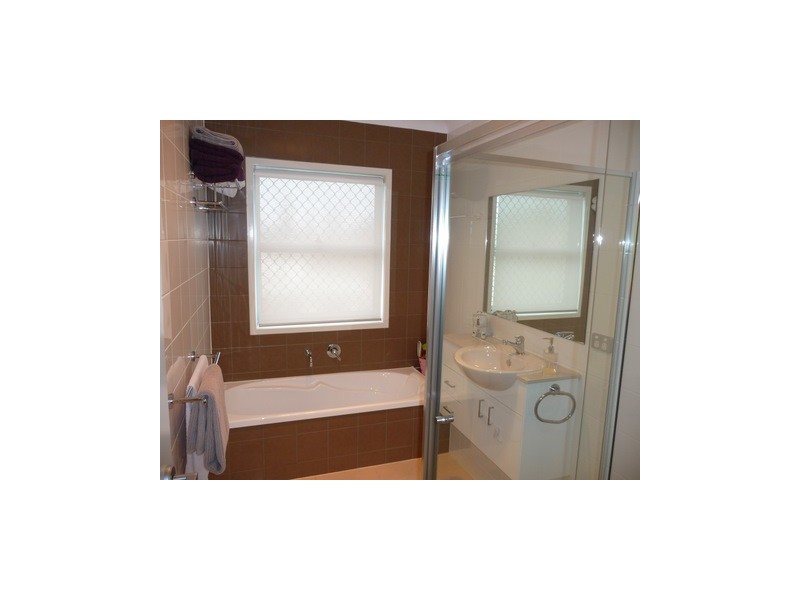 2/2 The Glen, Southport QLD 4215