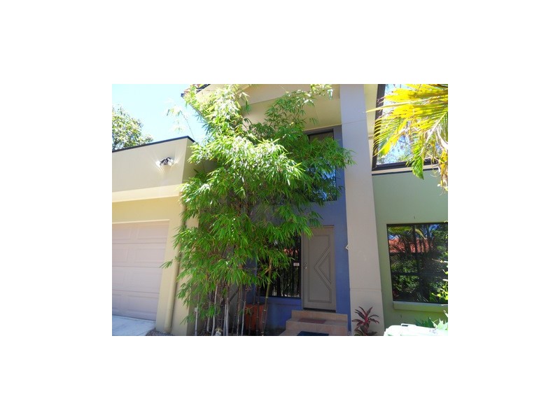 2/5 Virginia Grove, Southport QLD 4215