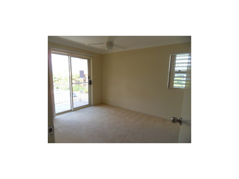 6 Joden Place, Southport QLD 4215