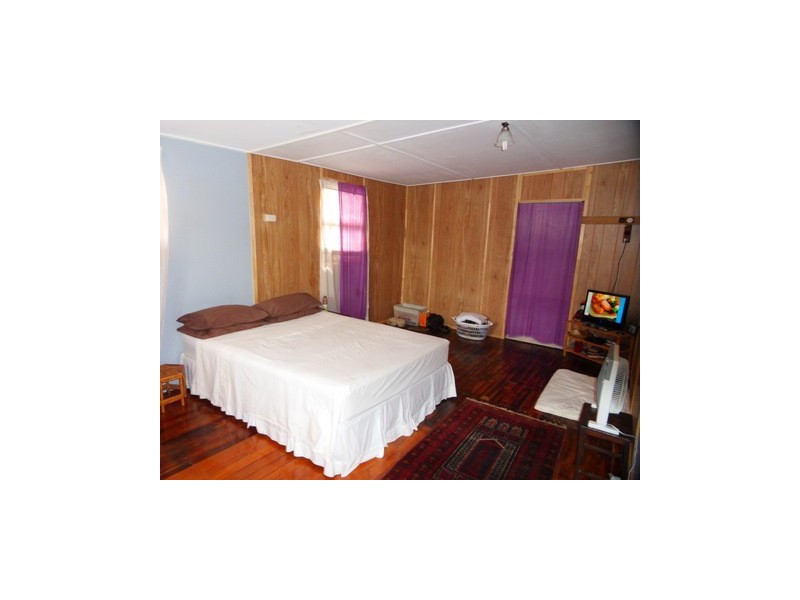 85 Pohlman Street, Southport QLD 4215