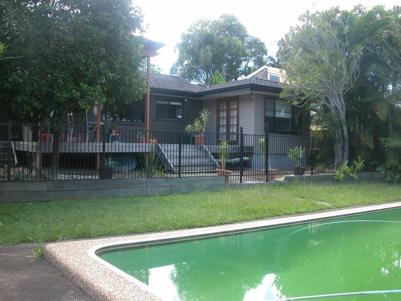 18 Wistaria Avenue, Southport QLD 4215