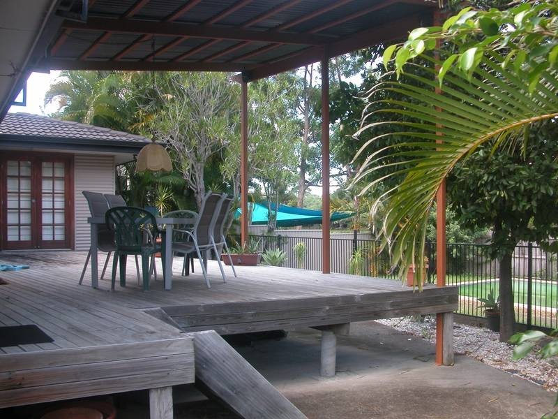 18 Wistaria Avenue, Southport QLD 4215