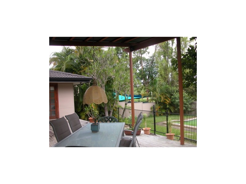 18 Wistaria Avenue, Southport QLD 4215