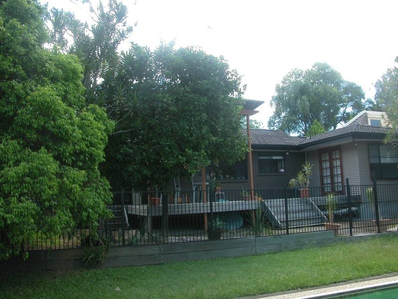 18 Wistaria Avenue, Southport QLD 4215