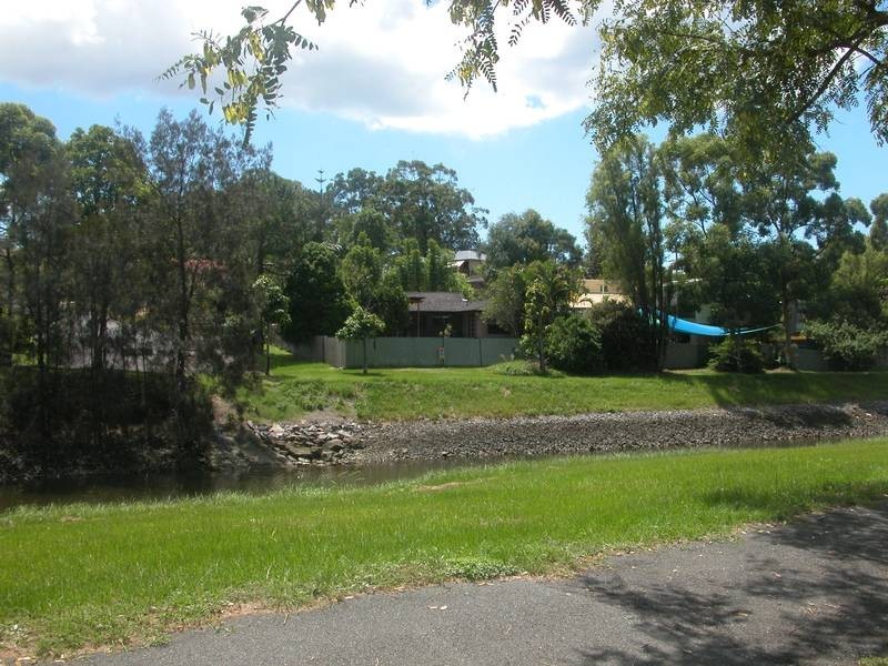 18 Wistaria Avenue, Southport QLD 4215