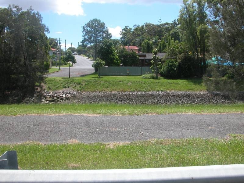 18 Wistaria Avenue, Southport QLD 4215