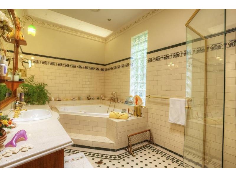 27 Amethyst Court, Carrara QLD 4211