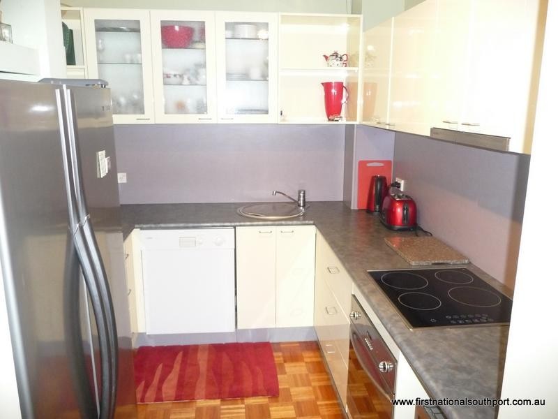 4/2 Adori Street, Chevron Island QLD 4217