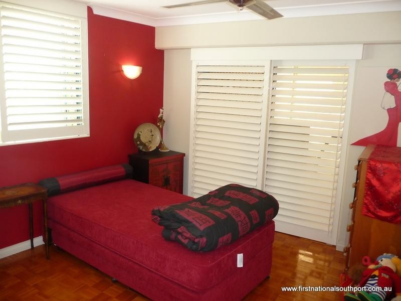 4/2 Adori Street, Chevron Island QLD 4217
