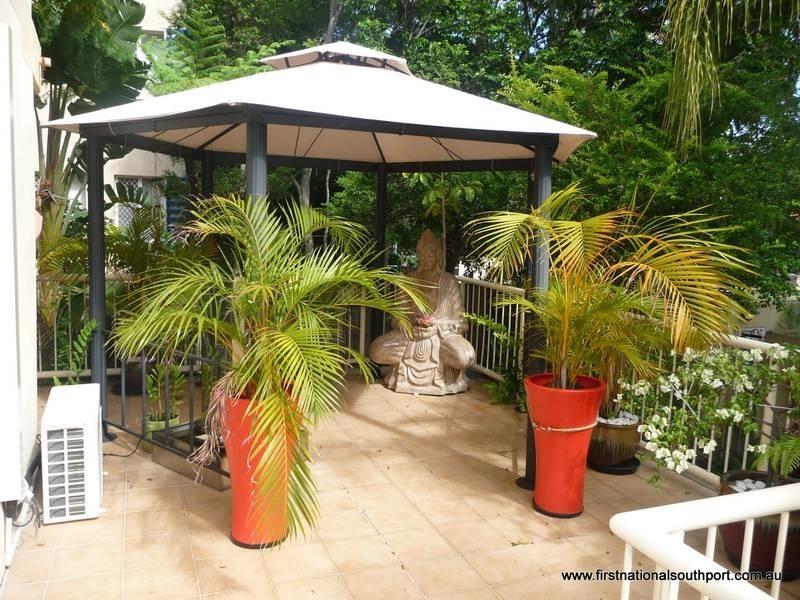 4/2 Adori Street, Chevron Island QLD 4217