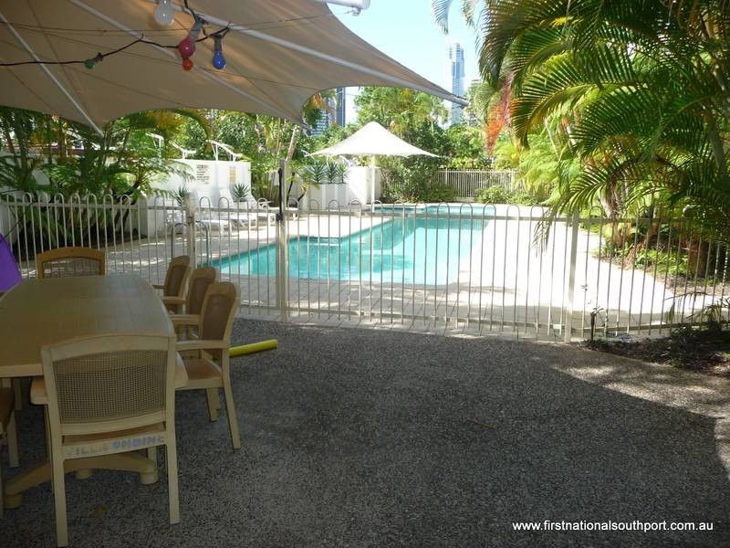 4/2 Adori Street, Chevron Island QLD 4217