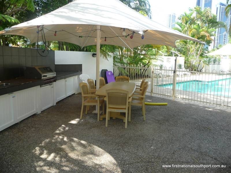 4/2 Adori Street, Chevron Island QLD 4217