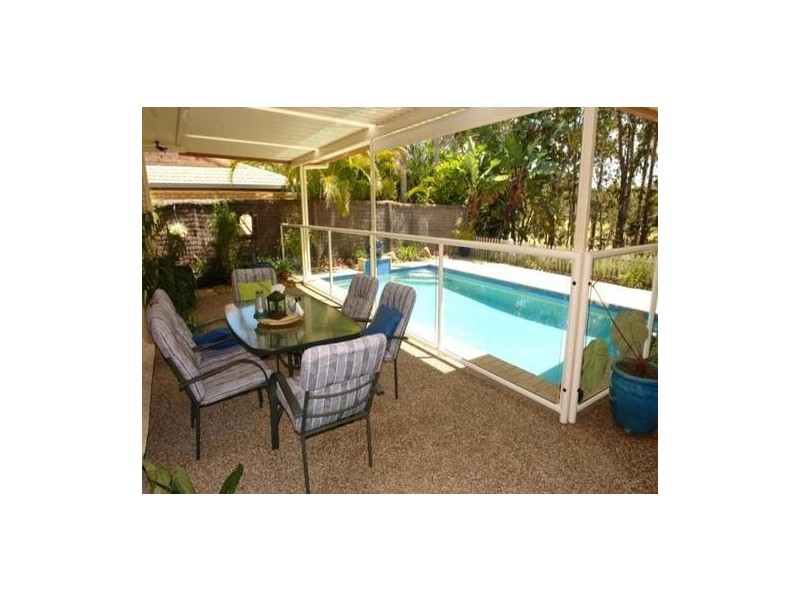 1 Desert Falls Crescent, Parkwood QLD 4214