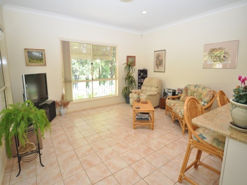 1 Desert Falls Crescent, Parkwood QLD 4214