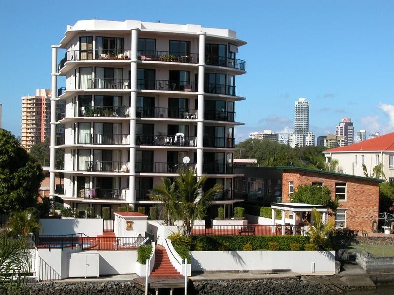 9/12 Paradise Island, Surfers Paradise QLD 4217