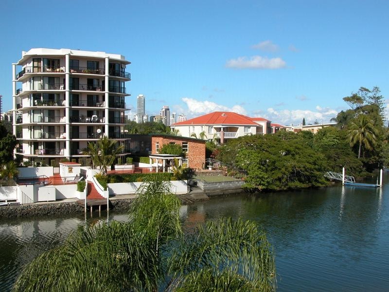 9/12 Paradise Island, Surfers Paradise QLD 4217