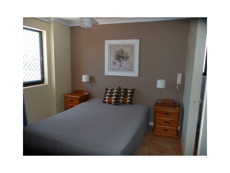 9/12 Paradise Island, Surfers Paradise QLD 4217