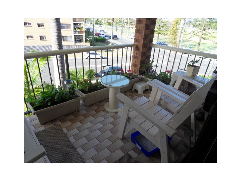 9/150 Surf Parade, Broadbeach QLD 4218