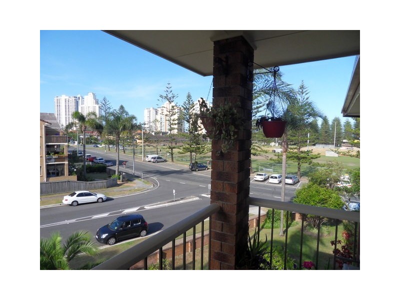 9/150 Surf Parade, Broadbeach QLD 4218