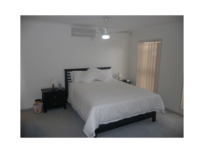 4 West Mountain Court, Parkwood QLD 4214