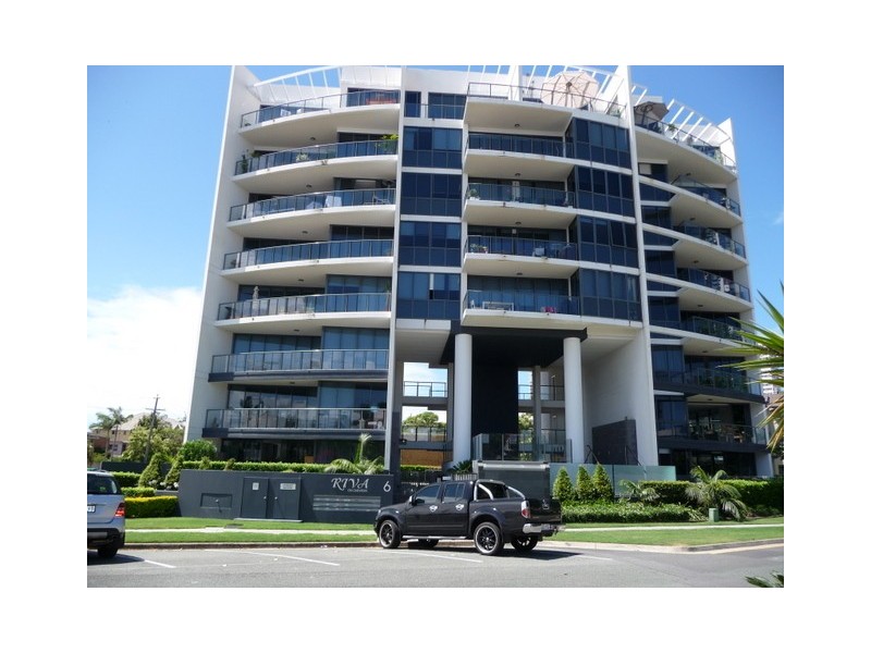 6 Tarcoola Crescent, Chevron Island QLD 4217