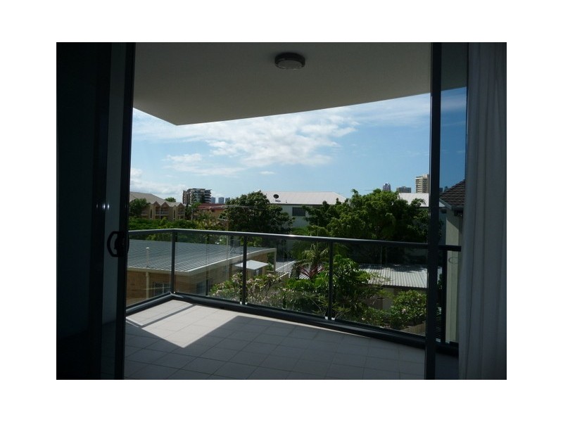 6 Tarcoola Crescent, Chevron Island QLD 4217