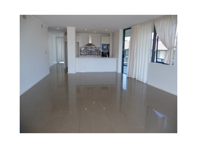 6 Tarcoola Crescent, Chevron Island QLD 4217