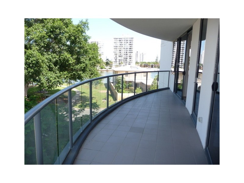 6 Tarcoola Crescent, Chevron Island QLD 4217