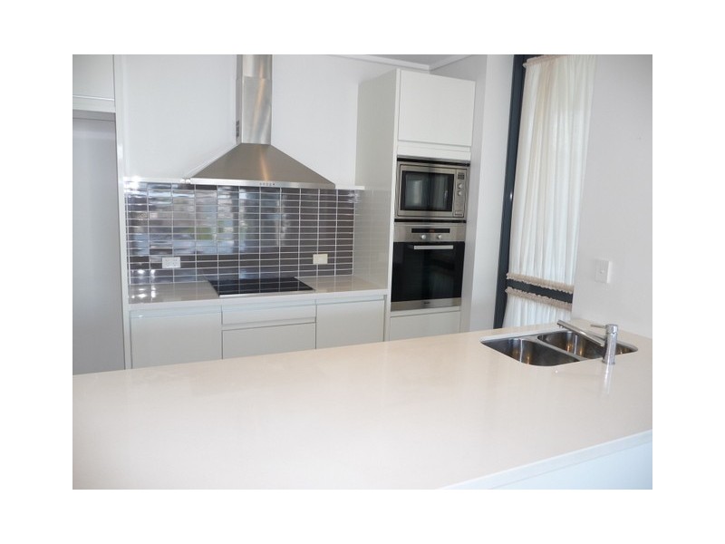 6 Tarcoola Crescent, Chevron Island QLD 4217