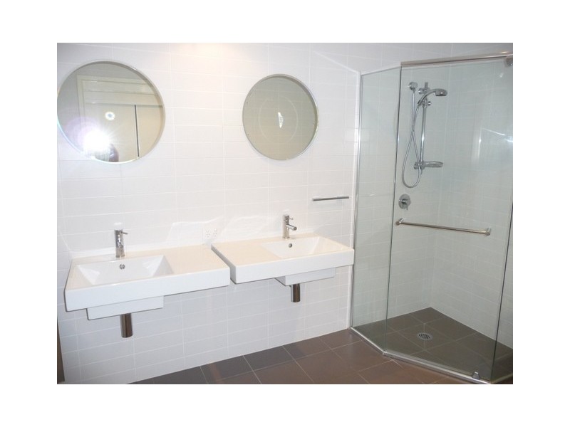 6 Tarcoola Crescent, Chevron Island QLD 4217